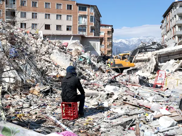 کاهش خسارات ناشی از زلزله در ساختمان‌ها با استفاده از بتن سبک اتوکلاو شده